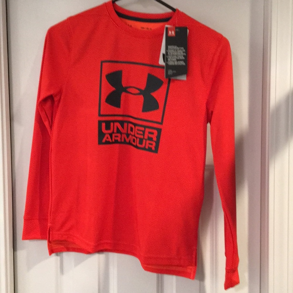 Under Armour Boy’s Medium Long Sleeve NWT